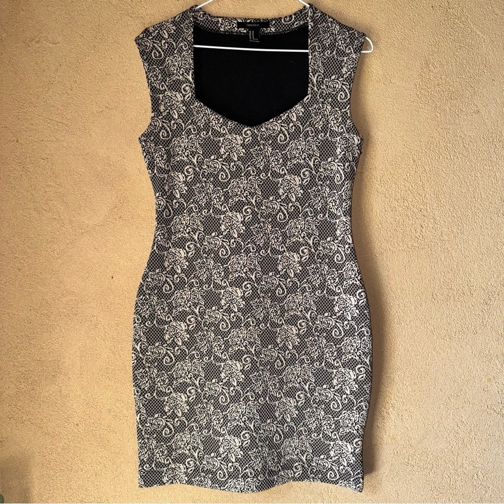 Elegant Black and White Patterned Dress